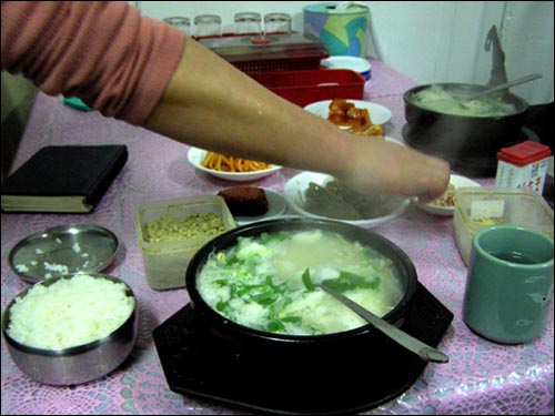 재래시장에서 맛볼 수 있는 국밥. 